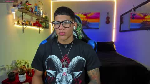 Snapshot of damian_latinxxx chatting on July 17, 9:05 am Damian online show from July 17, 9:05 am