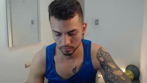 Snapshot of damian_muscle chatting on September 16, 8:21 pm Damian online show from September 16, 8:21 pm