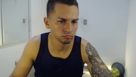 Snapshot of damian_muscle chatting on September 21, 10:55 pm Damian online show from September 21, 10:55 pm