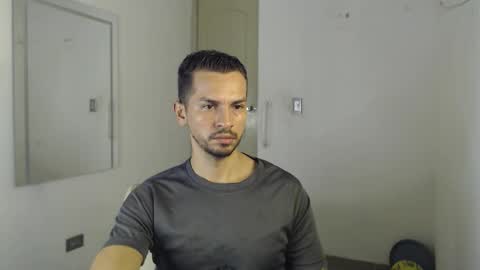 Snapshot of damian_muscle chatting on October 8, 3:42 pm Damian online show from October 8, 3:42 pm