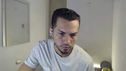 Snapshot of damian_muscle chatting on October 13, 5:02 pm Damian online show from October 13, 5:02 pm