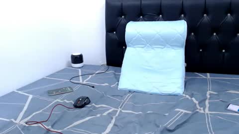 Snapshot of damian_redhot chatting on January 4, 11:33 am D A M I A N online show from January 4, 11:33 am