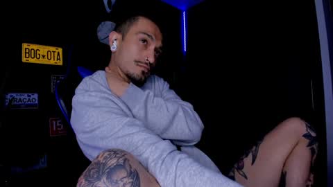 Snapshot of damiancox chatting on January 7, 12:55 am Daamiancox online show from January 7, 12:55 am