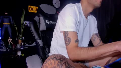 Snapshot of damiancox chatting on March 7, 7:27 pm Daamiancox online show from March 7, 7:27 pm