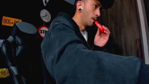 Snapshot of damiancox chatting on September 12, 5:57 pm Daamiancox online show from September 12, 5:57 pm