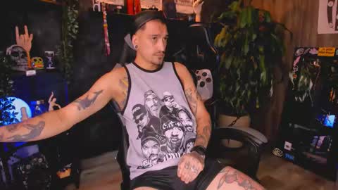 Snapshot of damiancox chatting on February 17, 7:09 pm Daamiancox online show from February 17, 7:09 pm