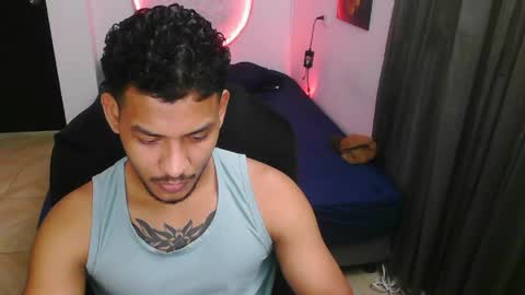 Snapshot of damiann_rees chatting on April 28, 9:09 pm instagram damiannreed. online show from April 28, 9:09 pm