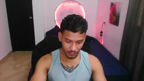 Snapshot of damiann_rees chatting on April 29, 3:16 pm instagram damiannreed. online show from April 29, 3:16 pm