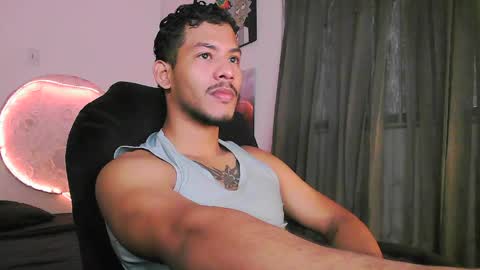Snapshot of damiann_rees chatting on May 13, 12:02 pm instagram damiannreed. online show from May 13, 12:02 pm