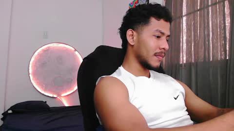 Snapshot of damiann_rees chatting on May 20, 4:02 pm instagram damiannreed. online show from May 20, 4:02 pm