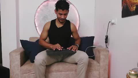 Snapshot of damiann_rees chatting on June 5, 1:45 am instagram damiannreed. online show from June 5, 1:45 am
