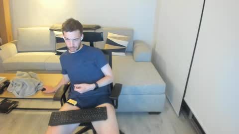 Snapshot of damiano007 chatting on February 12, 9:22 pm CockandLoad online show from February 12, 9:22 pm
