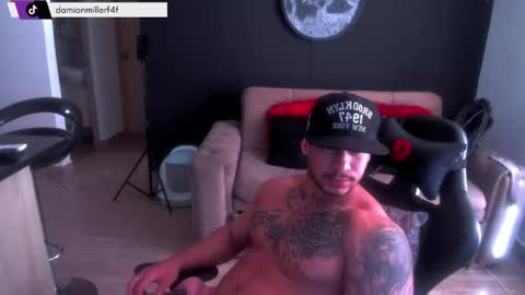 Snapshot of dammianmilleroficial chatting on May 31, 7:48 pm INSTAGRAM DAMMIANMILLEROFICIAL online show from May 31, 7:48 pm