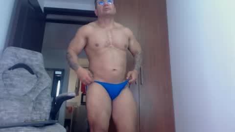 Snapshot of dammuscle chatting on May 9, 4:34 pm dammuscle online show from May 9, 4:34 pm