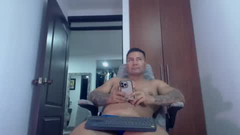 Snapshot of dammuscle chatting on July 14, 12:35 am dammuscle online show from July 14, 12:35 am