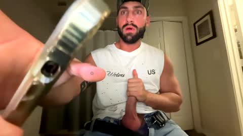 Snapshot of damnimhandsome25 chatting on February 15, 12:04 am Clyde online show from February 15, 12:04 am