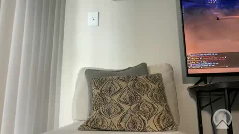 Snapshot of damnimhandsome25 chatting on February 25, 4:16 pm Clyde online show from February 25, 4:16 pm