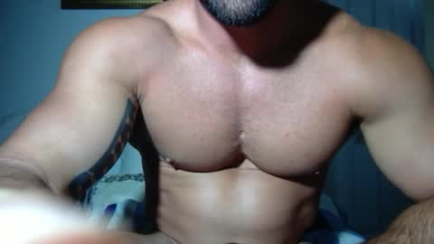 Snapshot of damnimhandsome25 chatting on June 5, 5:29 pm Clyde online show from June 5, 5:29 pm