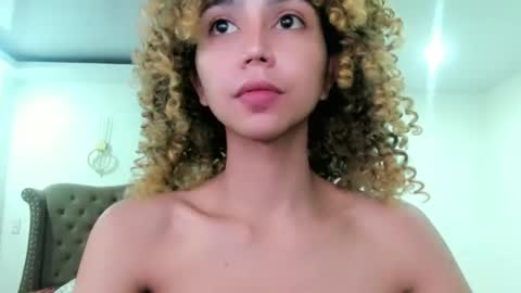 Snapshot of damnperfectxx chatting on September 26, 12:36 am damnperfectxx online show from September 26, 12:36 am