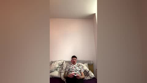 Snapshot of damo111694 chatting on March 22, 8:12 pm damo111694 online show from March 22, 8:12 pm