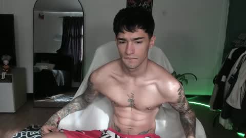 Snapshot of damon_333 chatting on June 5, 8:25 pm Damon online show from June 5, 8:25 pm