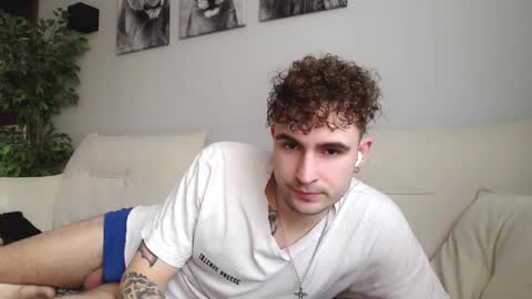 Snapshot of damon_522145 chatting on January 23, 5:24 am Alex online show from January 23, 5:24 am