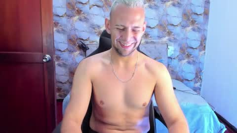 Snapshot of damon_baker0 chatting on May 28, 1:52 pm Damon bakert online show from May 28, 1:52 pm