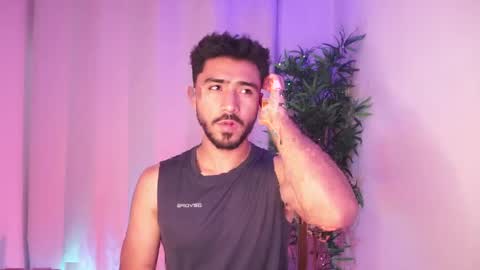 Snapshot of damon_frost chatting on May 4, 9:00 pm damon_frost online show from May 4, 9:00 pm