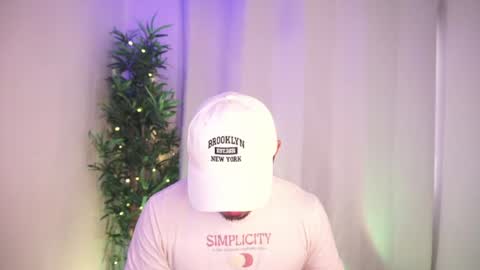 Snapshot of damon_frost chatting on June 27, 8:14 pm damon_frost online show from June 27, 8:14 pm