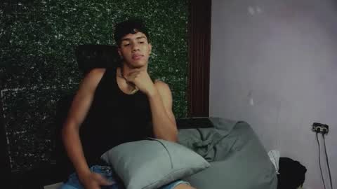 Snapshot of damon_sw chatting on November 25, 5:13 pm damon online show from November 25, 5:13 pm