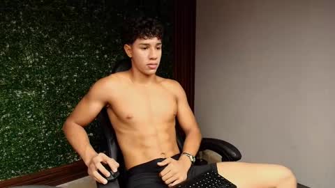 Snapshot of damon_sw chatting on December 19, 5:53 pm damon online show from December 19, 5:53 pm