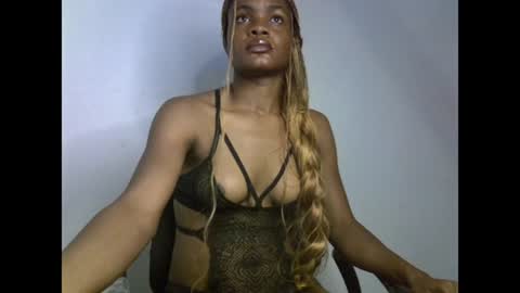 Snapshot of damsel1 chatting on July 7, 6:47 am Leah online show from July 7, 6:47 am