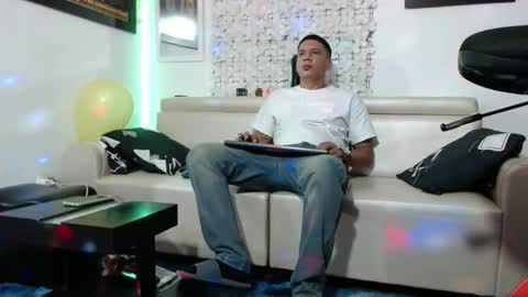 damyan_2003 online show from January 26, 2:52 pm