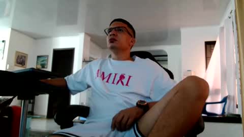 Snapshot of damyan_2003 chatting on May 24, 2:11 pm damyan_2003 online show from May 24, 2:11 pm