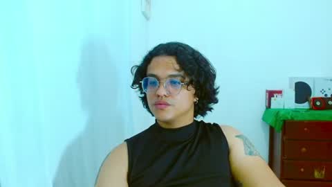 Snapshot of dan_blous chatting on July 15, 1:33 am Diane Blosson online show from July 15, 1:33 am