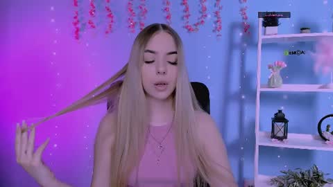 dana_cute1_ online show from June 15, 8:16 am