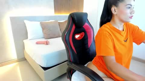 D A N A  online show from September 16, 7:04 pm