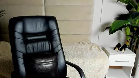 Dana Dom online show from October 26, 2:01 pm