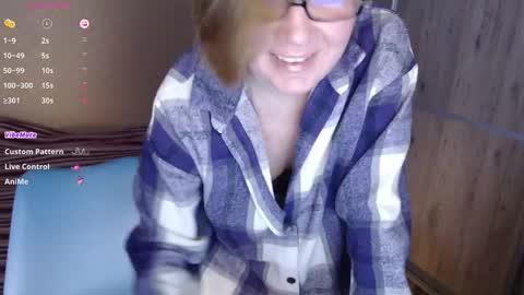 Snapshot of danbie_leen chatting on December 4, 12:03 pm danbie_leen online show from December 4, 12:03 pm