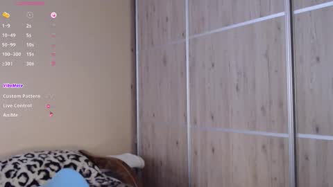 Snapshot of danbie_leen chatting on February 23, 12:02 pm danbie_leen online show from February 23, 12:02 pm