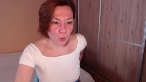 Snapshot of danbie_leen chatting on March 12, 10:54 am danbie_leen online show from March 12, 10:54 am