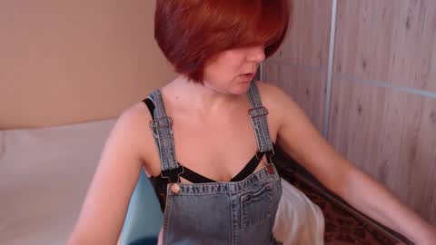 Snapshot of danbie_leen chatting on March 26, 10:43 am danbie_leen online show from March 26, 10:43 am