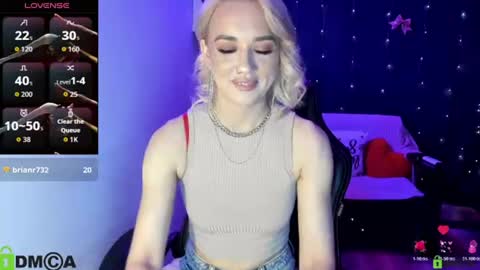 Snapshot of dances_queen chatting on June 20, 7:22 am dances_queen online show from June 20, 7:22 am
