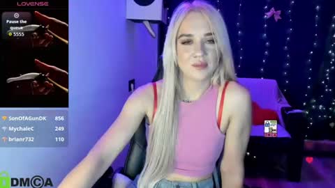 Snapshot of dances_queen chatting on June 29, 10:15 am dances_queen online show from June 29, 10:15 am