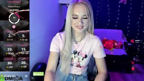 Snapshot of dances_queen chatting on July 14, 7:02 am dances_queen online show from July 14, 7:02 am