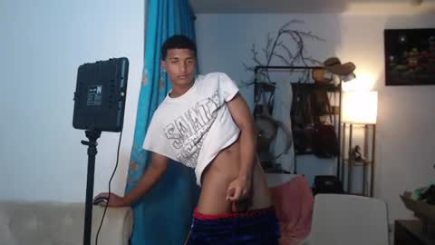 Snapshot of dani_brown19 chatting on June 15, 1:19 am dani_brown19 online show from June 15, 1:19 am