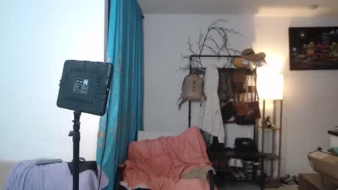Snapshot of dani_brown19 chatting on June 18, 5:30 am dani_brown19 online show from June 18, 5:30 am
