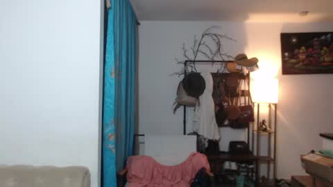 Snapshot of dani_brown19 chatting on June 22, 5:15 am dani_brown19 online show from June 22, 5:15 am