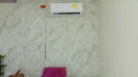 Snapshot of dani_lue chatting on May 10, 12:32 pm dani_lue online show from May 10, 12:32 pm