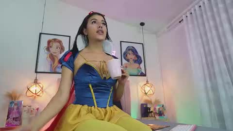Snapshot of dani_parkerr chatting on June 20, 7:05 pm online show from June 20, 7:05 pm